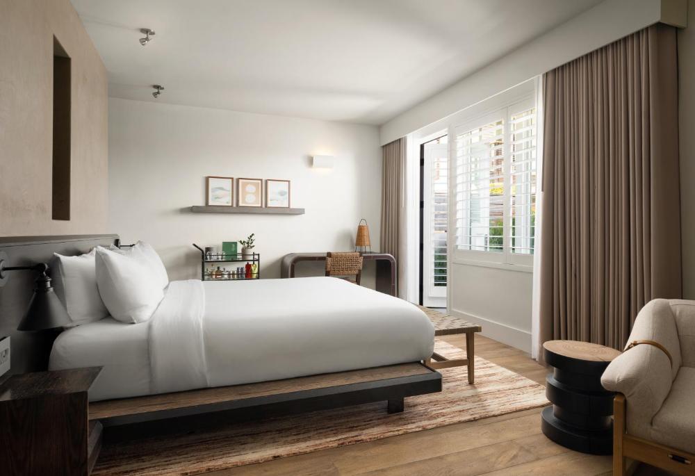 King Room with Garden View and Patio - Hearing Accessible interior